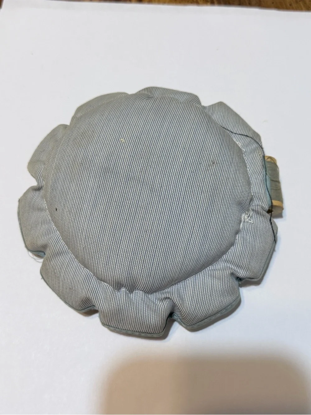 Vintage Sewing Pin Cushion with Thread Spools - 10 Crafts Granny core - Picture 7 of 8